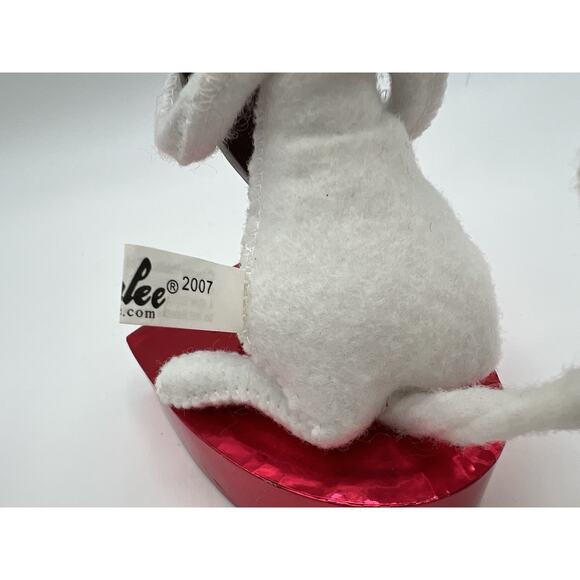 Annalee Doll 2007 Sweet on You Valentine’s Day Mouse with Chocolate & Roses 5” - Picture 8 of 9